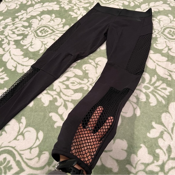 Adidas black leggings / athletic tights mesh detailing size small - Picture 7 of 13